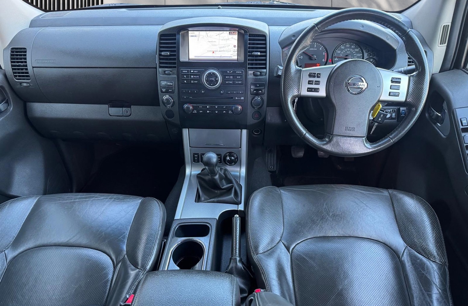 
								Nissan Navara 2.5 dCi Tekna 4WD Euro 5 4dr full									