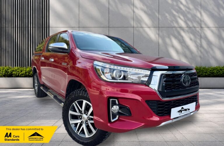 Toyota Hilux 2.4 D-4D Invincible X Auto 4WD Euro 6 4dr (TSS, 3.5t)