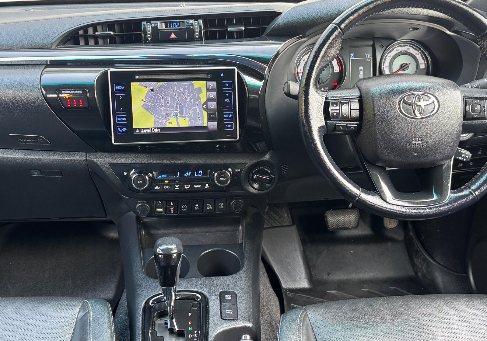 
								Toyota Hilux 2.4 D-4D Invincible X Auto 4WD Euro 6 4dr (TSS, 3.5t) full									
