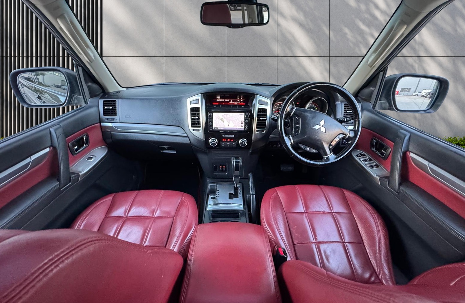 
								Mitsubishi Shogun 3.2 DI-DC SG5 Auto 4WD Euro 6 5dr LWB full									