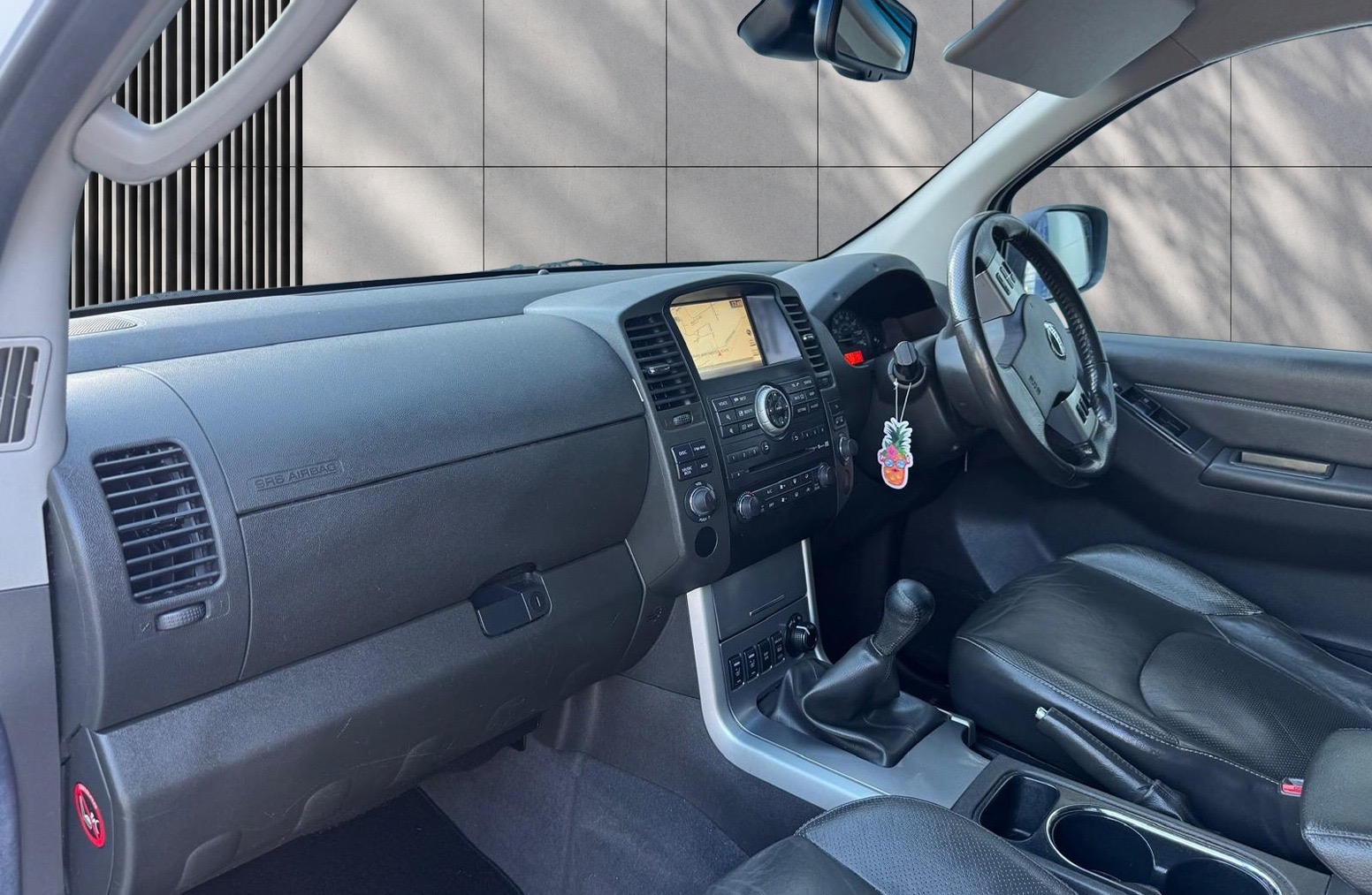 
								Nissan Navara 2.5 dCi Tekna 4WD Euro 5 4dr full									