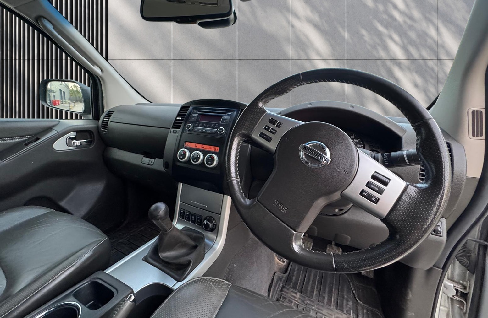 
								Nissan Navara 2.5 dCi Tekna 4WD Euro 5 4dr full									