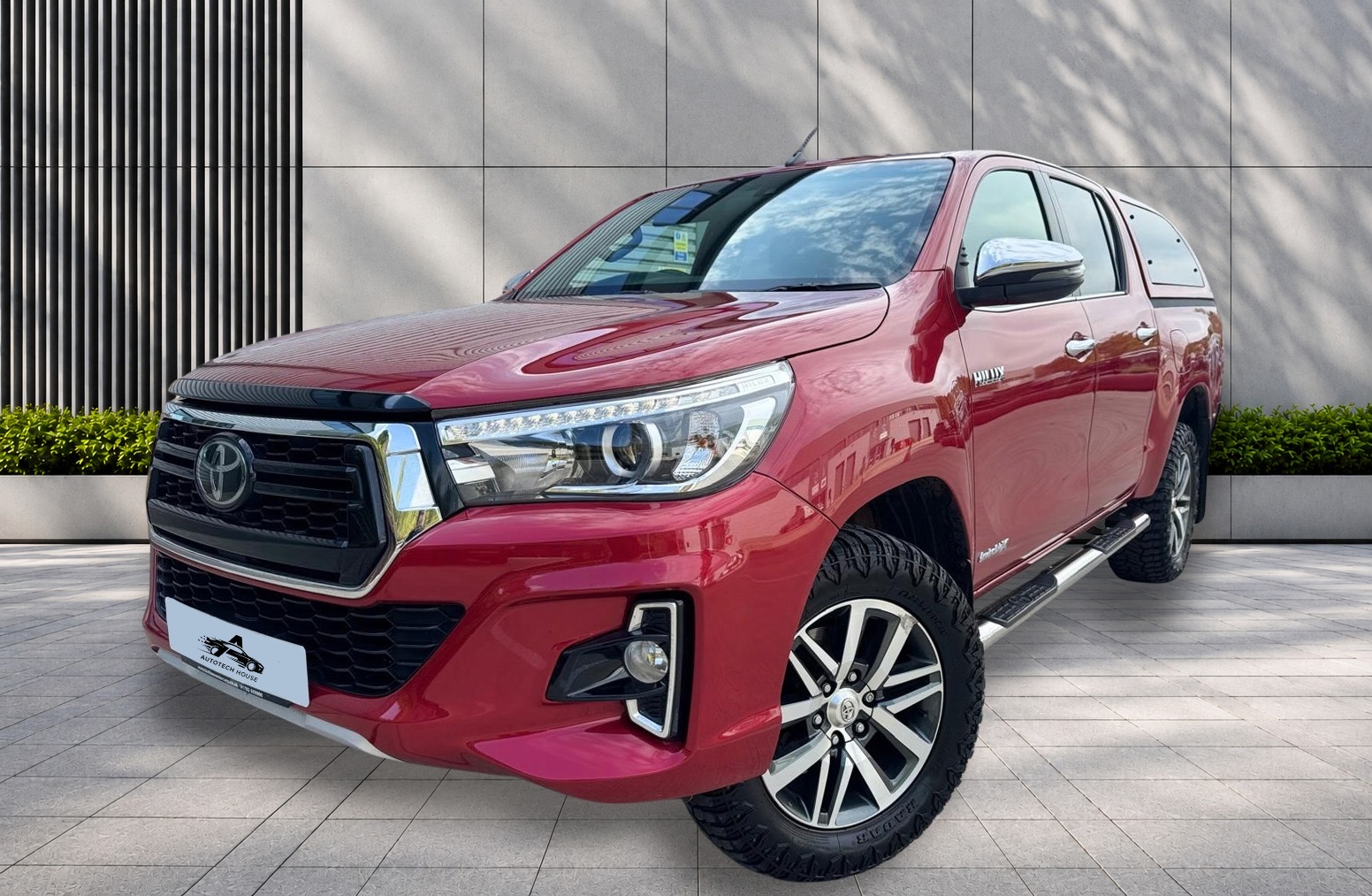 
								Toyota Hilux 2.4 D-4D Invincible X Auto 4WD Euro 6 4dr (TSS, 3.5t) full									