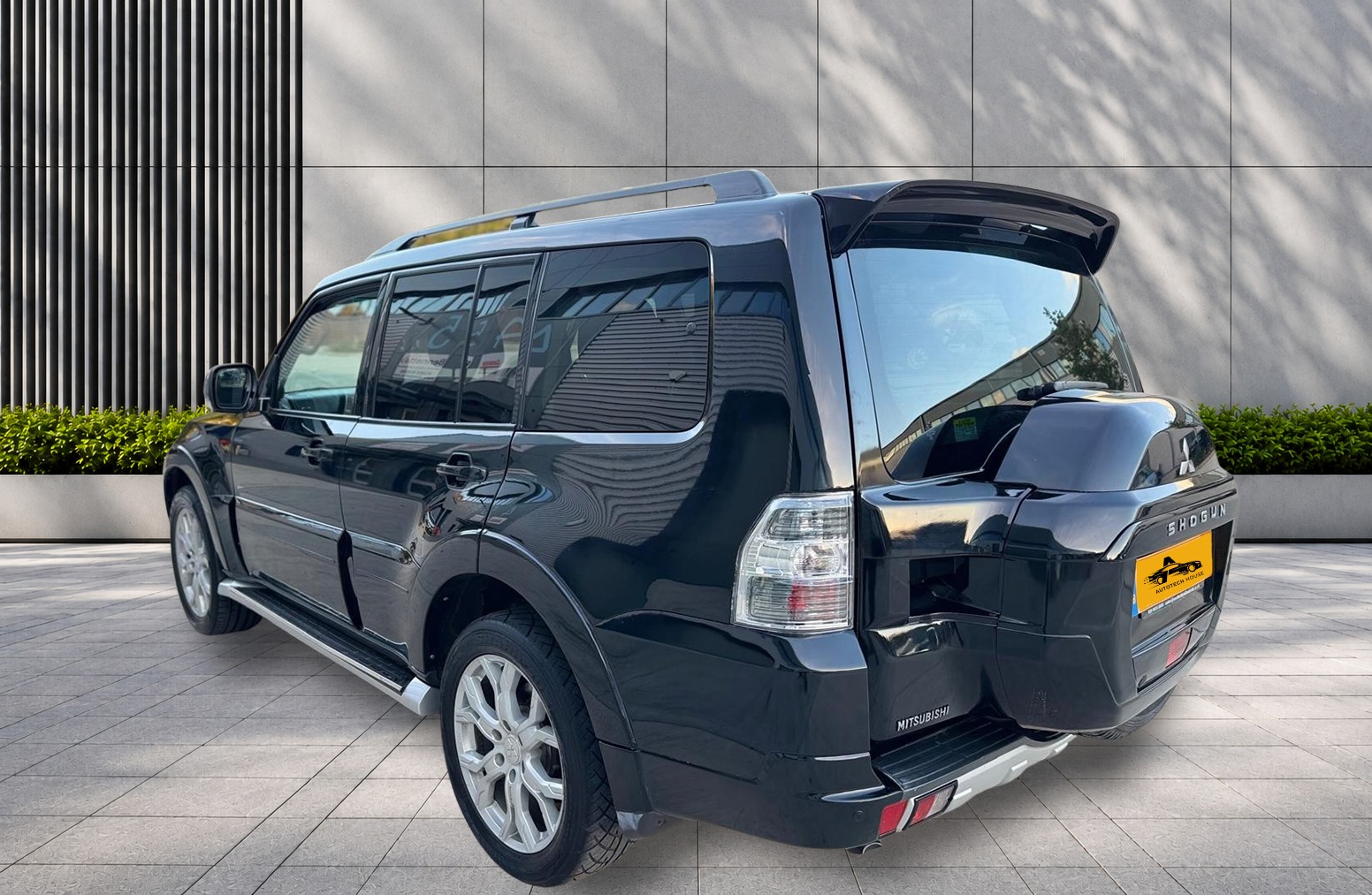 
								Mitsubishi Shogun 3.2 DI-DC SG5 Auto 4WD Euro 6 5dr LWB full									