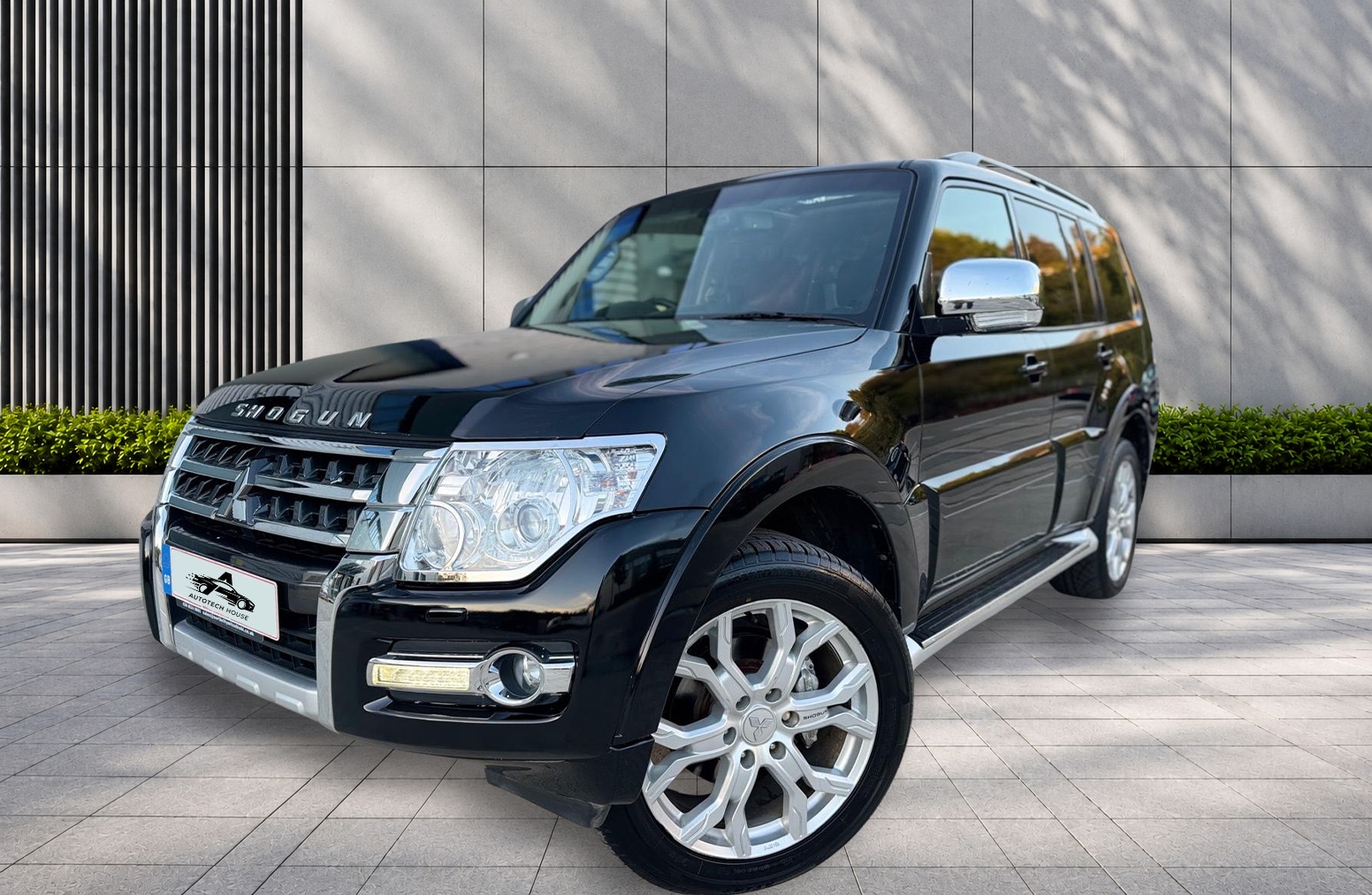 
								Mitsubishi Shogun 3.2 DI-DC SG5 Auto 4WD Euro 6 5dr LWB full									