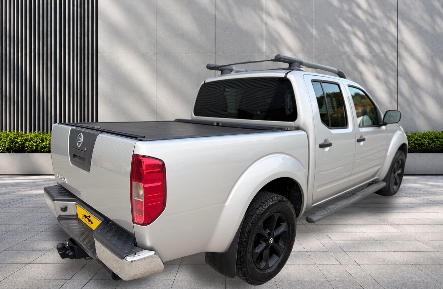 
								Nissan Navara 2.5 dCi Tekna 4WD Euro 5 4dr full									