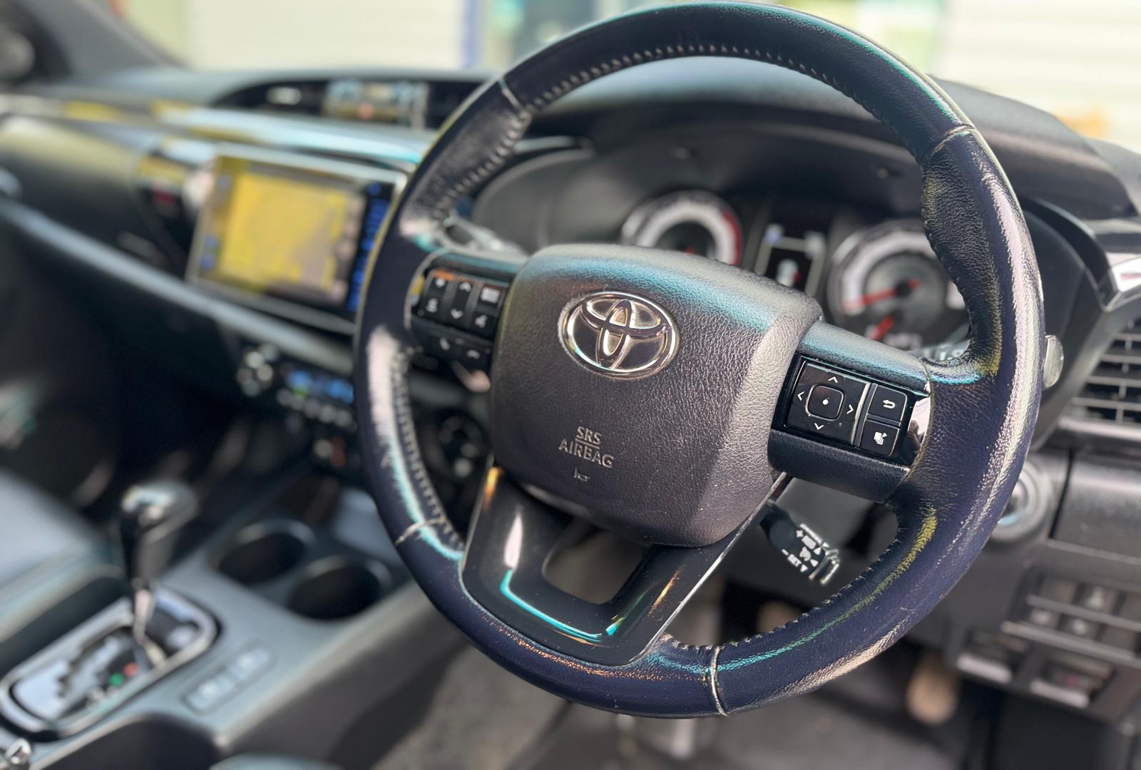 
								Toyota Hilux 2.4 D-4D Invincible X Auto 4WD Euro 6 4dr (TSS, 3.5t) full									