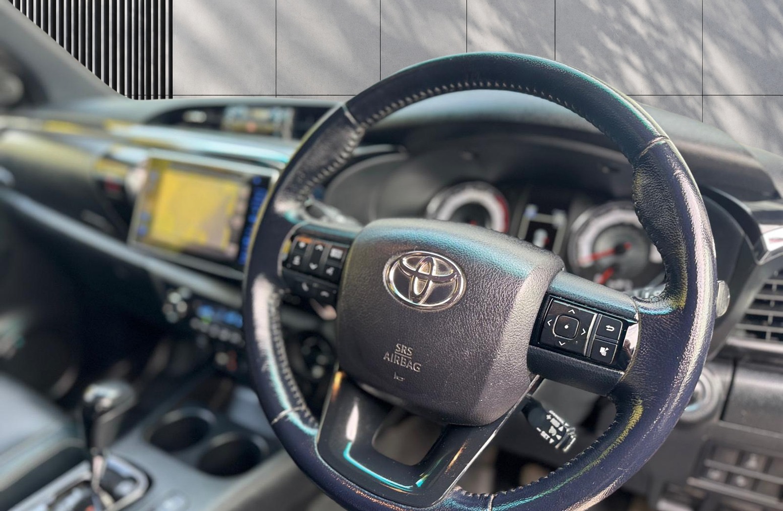 
								Toyota Hilux 2.4 D-4D Invincible X Auto 4WD Euro 6 4dr (TSS, 3.5t) full									