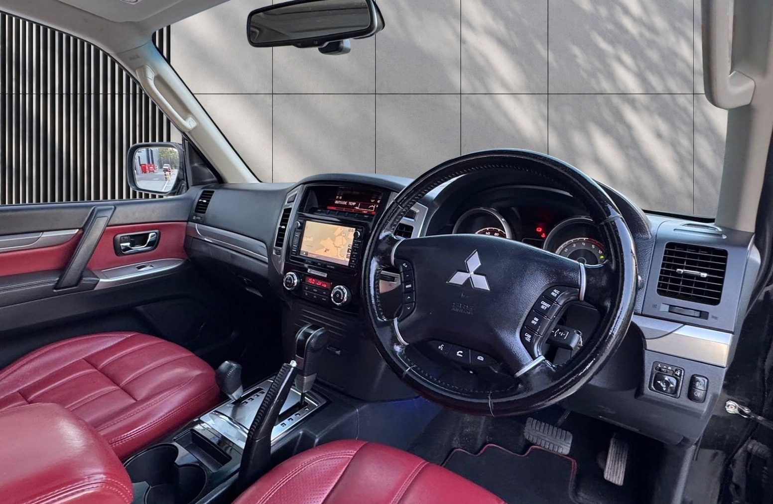 
								Mitsubishi Shogun 3.2 DI-DC SG5 Auto 4WD Euro 6 5dr LWB full									