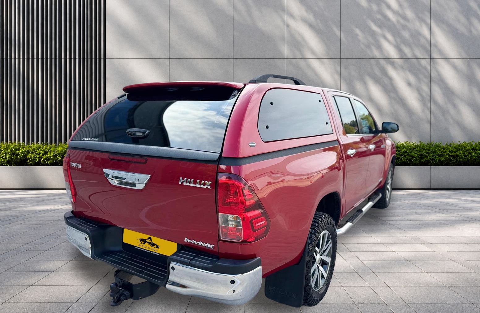 
								Toyota Hilux 2.4 D-4D Invincible X Auto 4WD Euro 6 4dr (TSS, 3.5t) full									