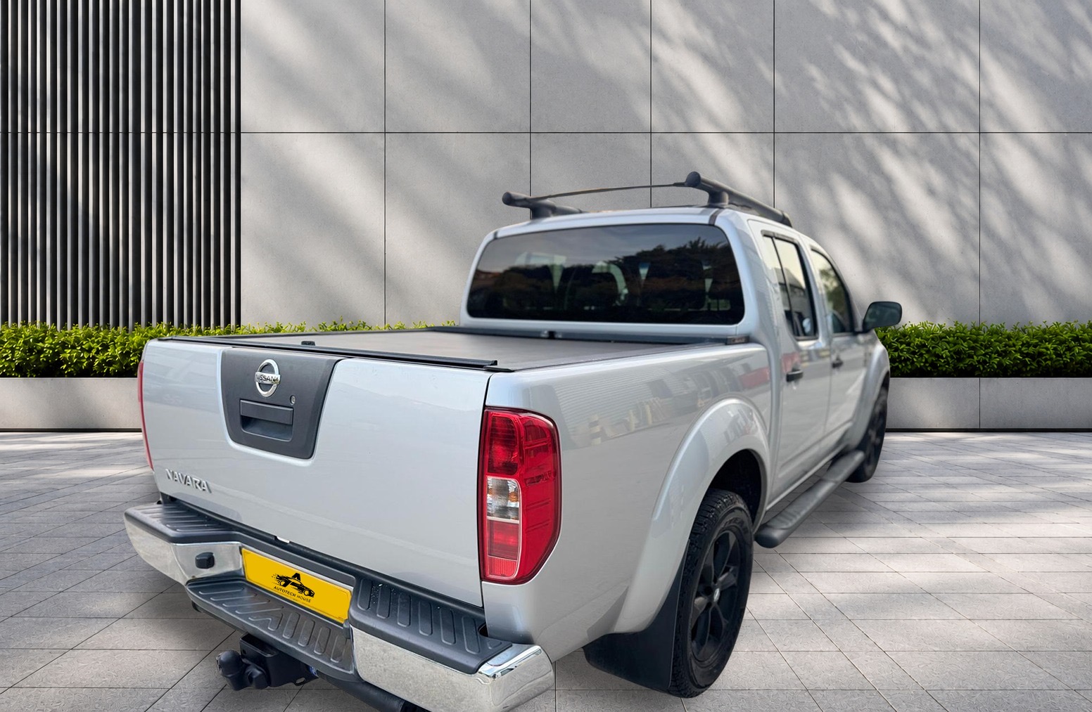 
								Nissan Navara 2.5 dCi Tekna 4WD Euro 5 4dr full									