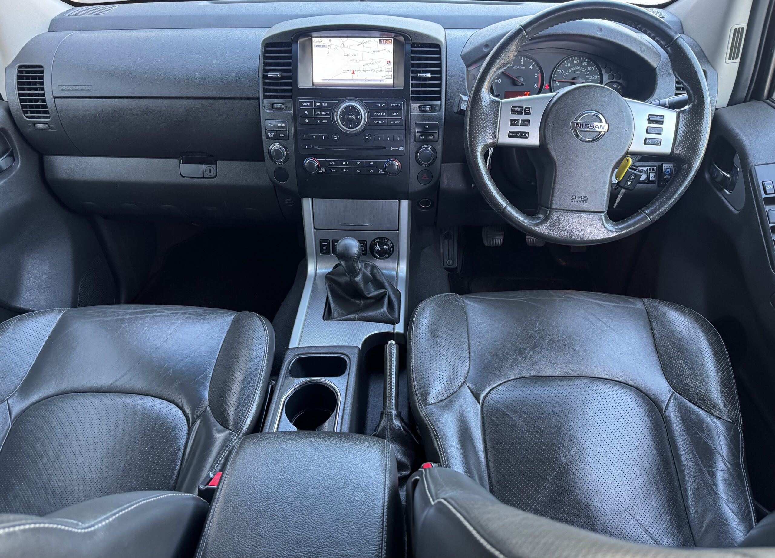 
								Nissan Navara 2.5 dCi Tekna 4WD Euro 5 4dr full									