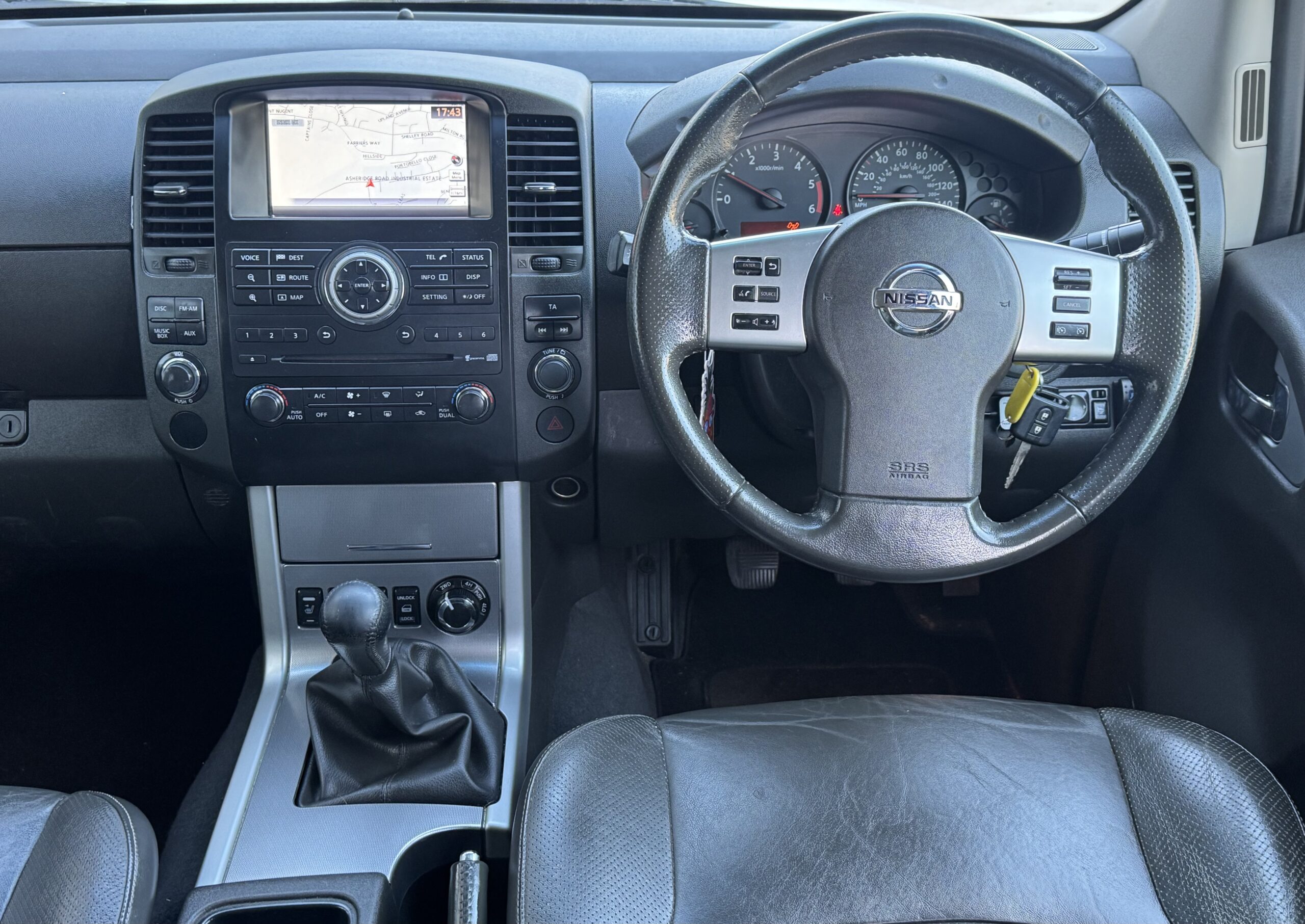 
								Nissan Navara 2.5 dCi Tekna 4WD Euro 5 4dr full									