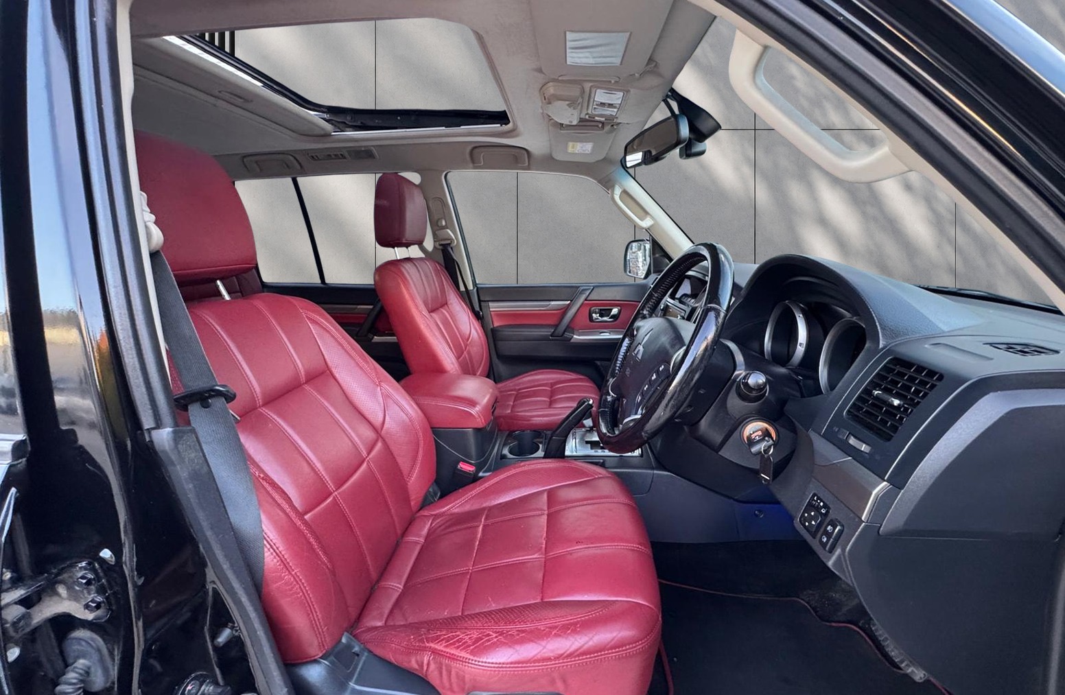 
								Mitsubishi Shogun 3.2 DI-DC SG5 Auto 4WD Euro 6 5dr LWB full									