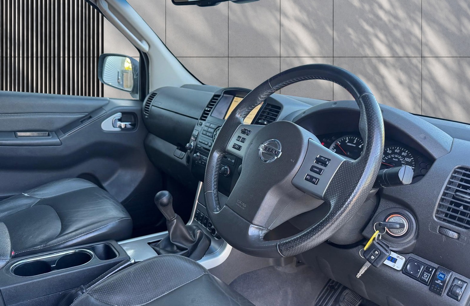 
								Nissan Navara 2.5 dCi Tekna 4WD Euro 5 4dr full									