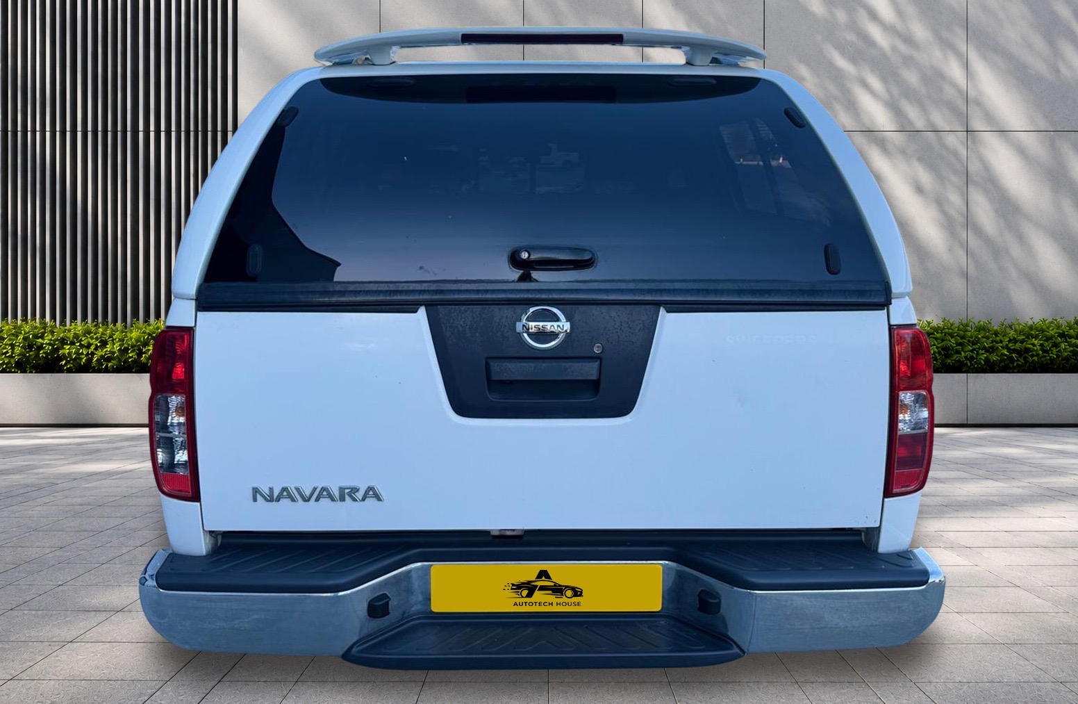 
								Nissan Navara 2.5 dCi Tekna 4WD Euro 5 4dr full									