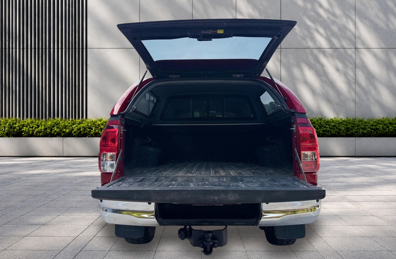 
								Toyota Hilux 2.4 D-4D Invincible X Auto 4WD Euro 6 4dr (TSS, 3.5t) full									