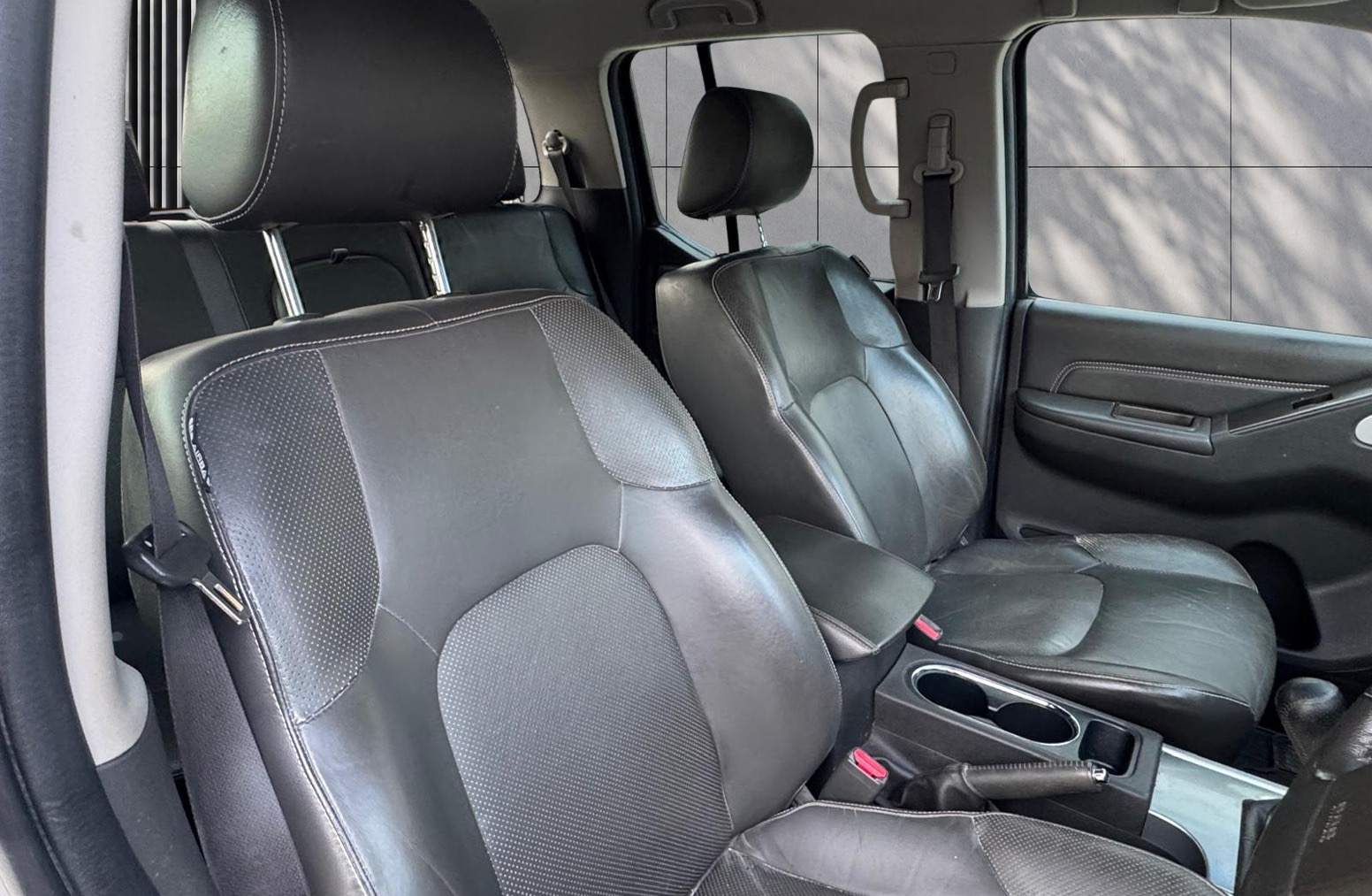 
								Nissan Navara 2.5 dCi Tekna 4WD Euro 5 4dr full									