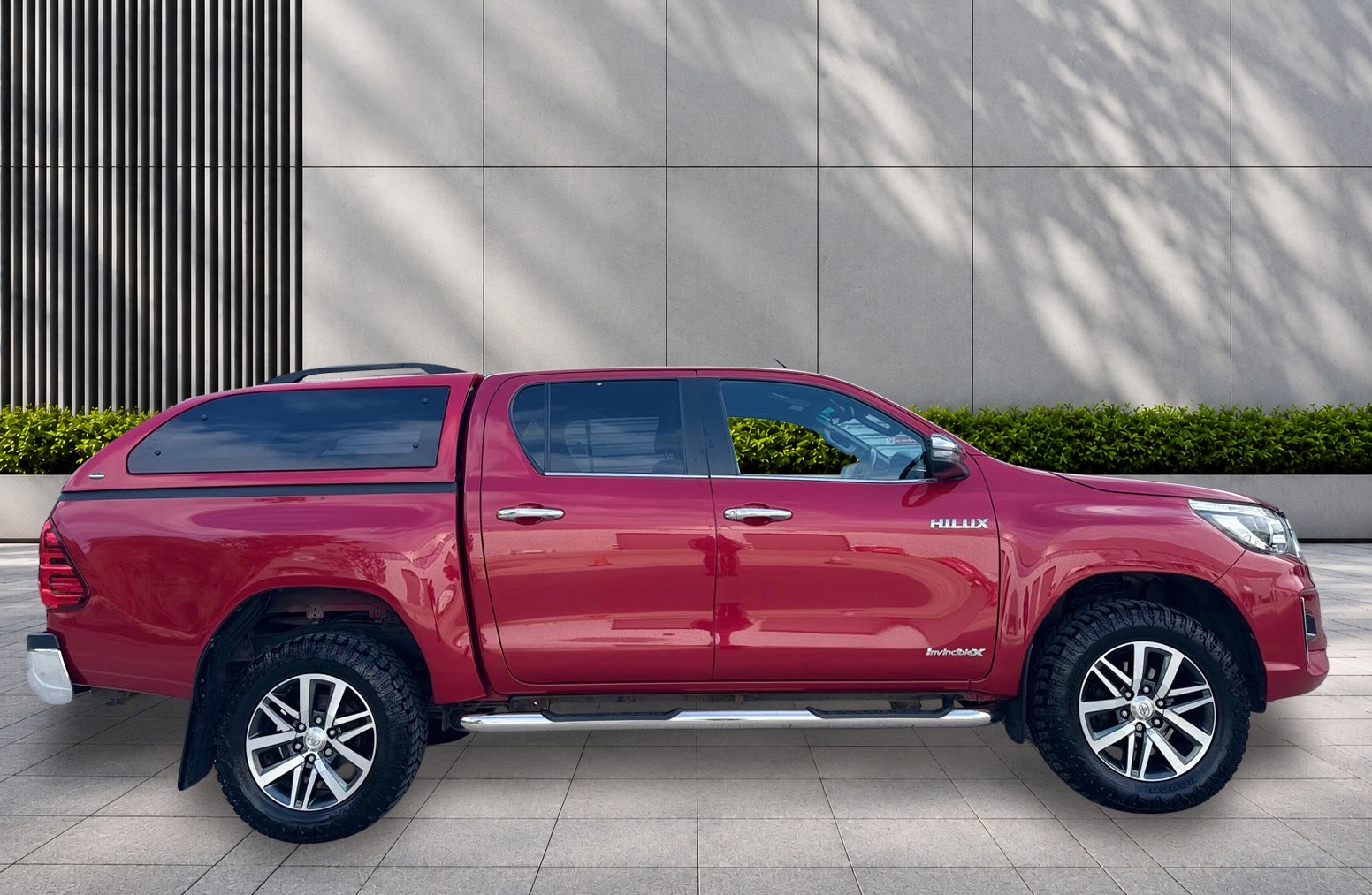 
								Toyota Hilux 2.4 D-4D Invincible X Auto 4WD Euro 6 4dr (TSS, 3.5t) full									