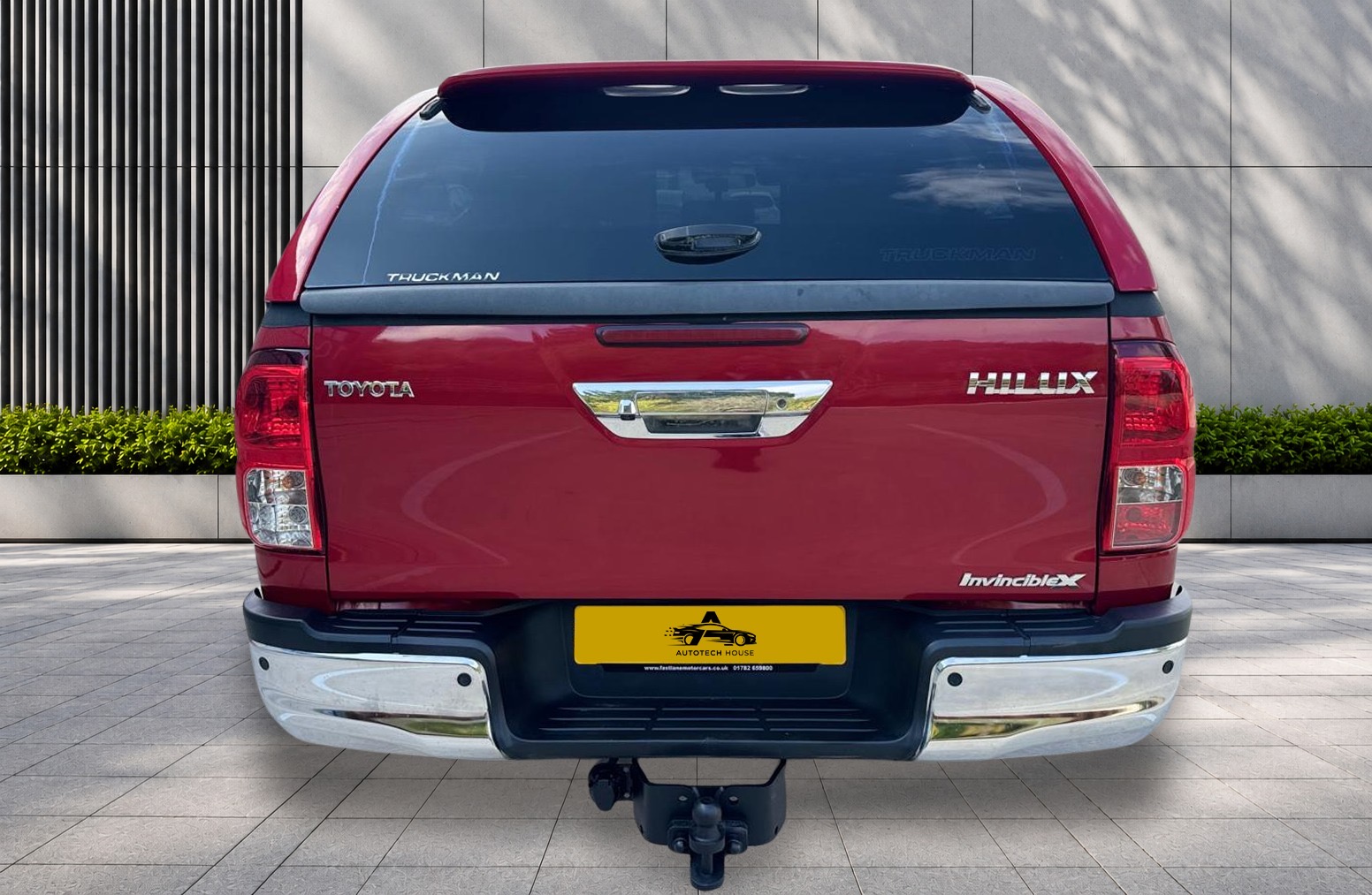 
								Toyota Hilux 2.4 D-4D Invincible X Auto 4WD Euro 6 4dr (TSS, 3.5t) full									