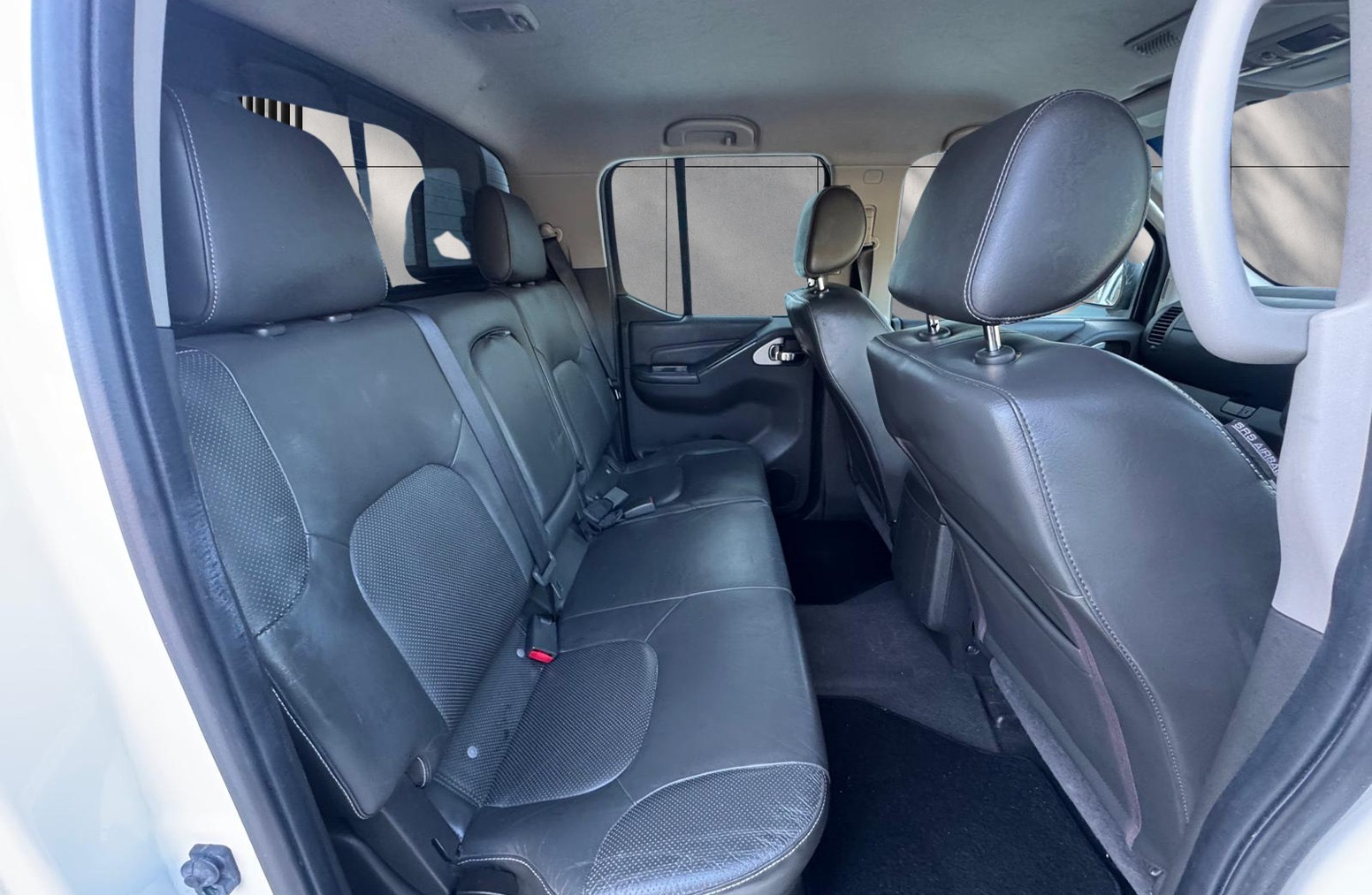 
								Nissan Navara 2.5 dCi Tekna 4WD Euro 5 4dr full									
