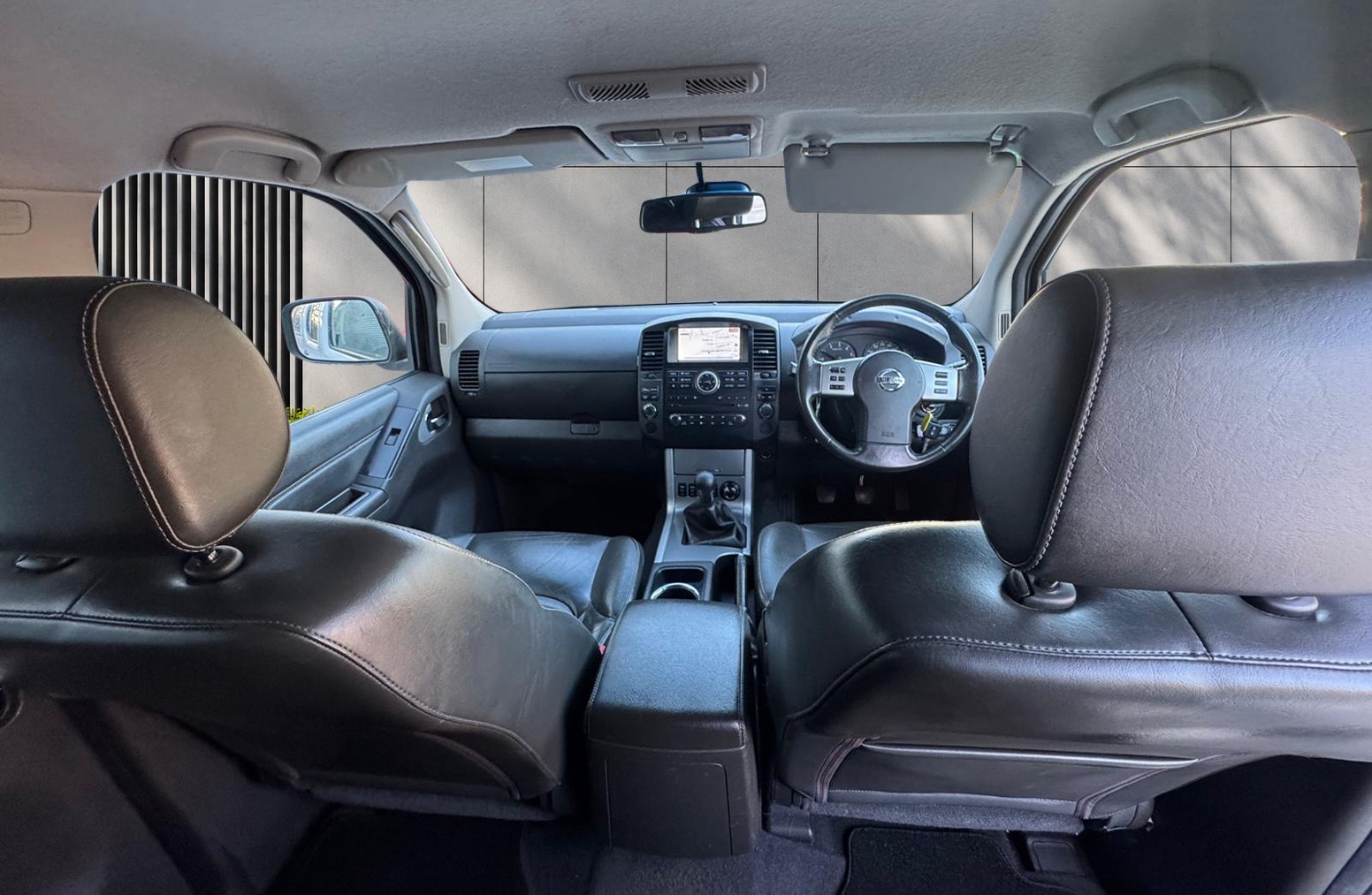 
								Nissan Navara 2.5 dCi Tekna 4WD Euro 5 4dr full									
