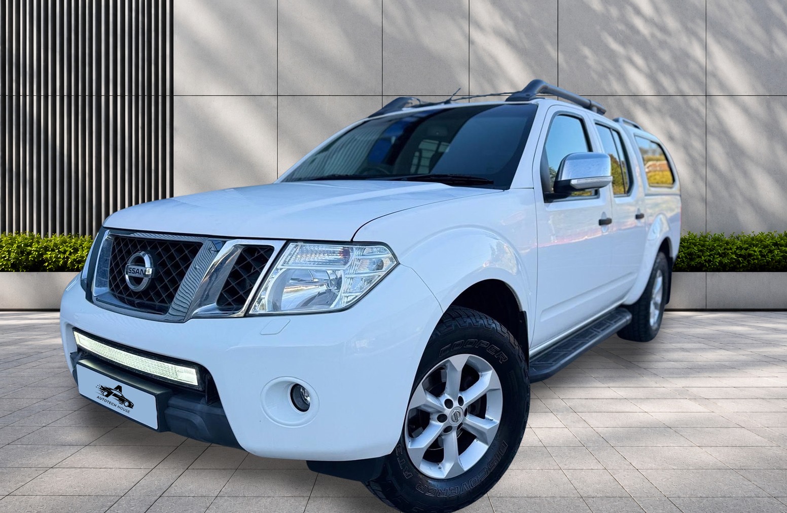 
								Nissan Navara 2.5 dCi Tekna 4WD Euro 5 4dr full									