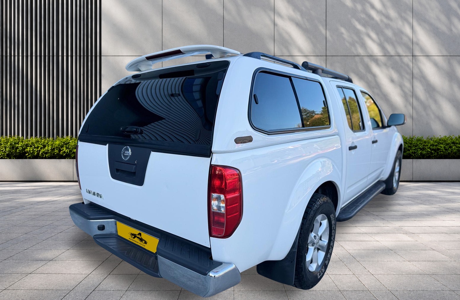 
								Nissan Navara 2.5 dCi Tekna 4WD Euro 5 4dr full									